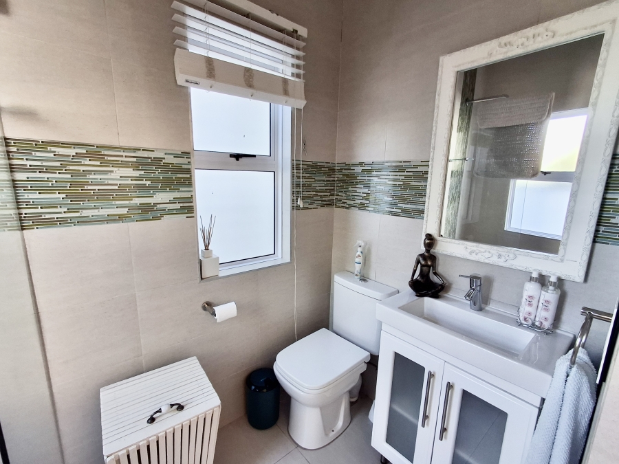 5 Bedroom Property for Sale in Grotto Bay Western Cape